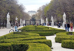 308px-Parque_del_Retiro_(Madrid)_(26238322812)