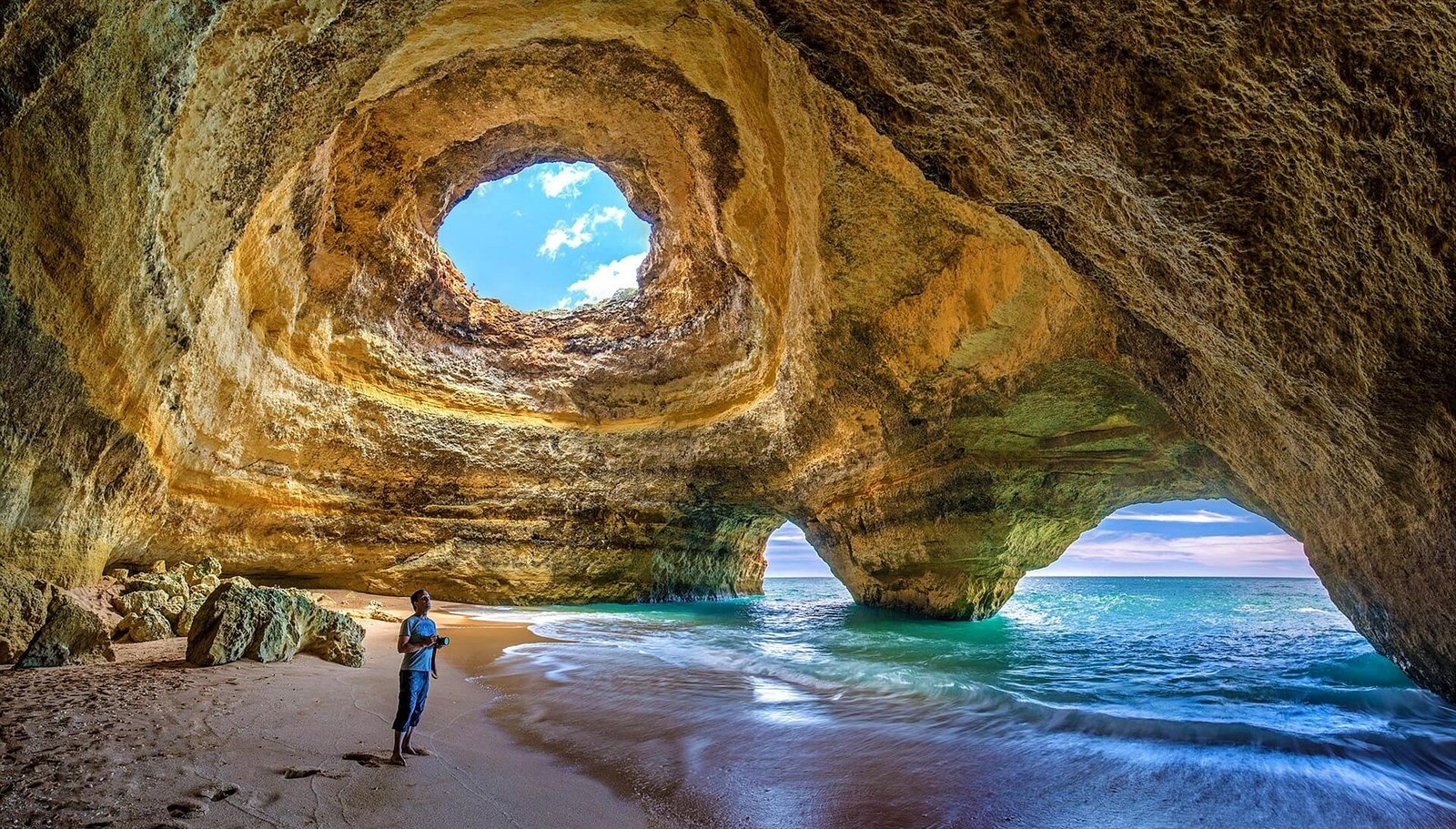 APE72b010_algarve_benagil_portugalsko